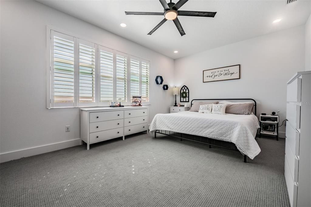 Activo con contrato: $629,900 (3 camas, 3 baños, 2244 Pies cuadrados)