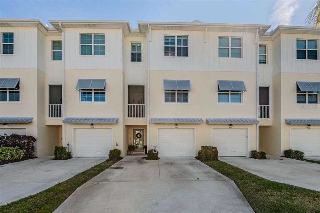 Activo con contrato: $629,900 (3 camas, 3 baños, 2244 Pies cuadrados)
