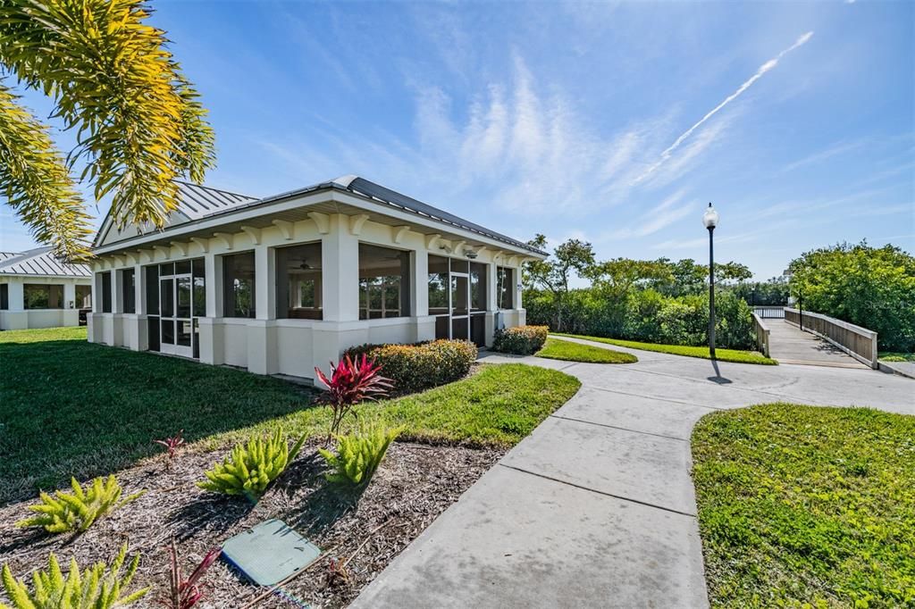 Activo con contrato: $629,900 (3 camas, 3 baños, 2244 Pies cuadrados)