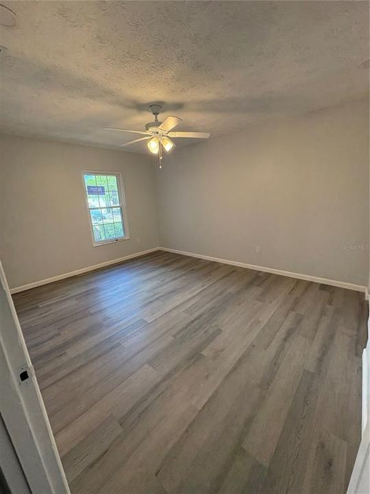 Activo con contrato: $2,200 (3 camas, 2 baños, 1385 Pies cuadrados)