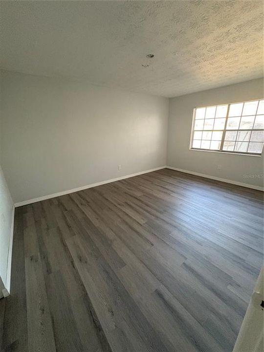 Activo con contrato: $2,200 (3 camas, 2 baños, 1385 Pies cuadrados)