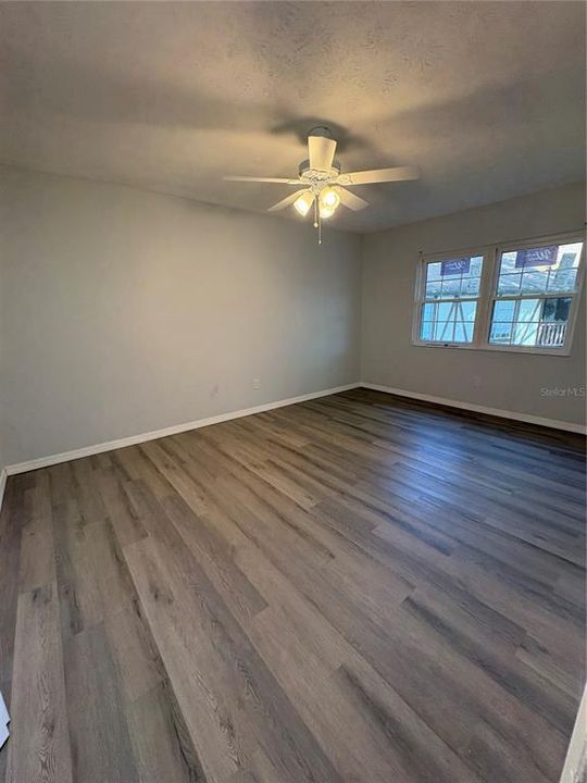 Activo con contrato: $2,200 (3 camas, 2 baños, 1385 Pies cuadrados)