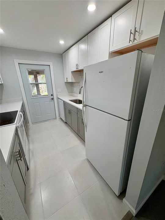 Activo con contrato: $2,200 (3 camas, 2 baños, 1385 Pies cuadrados)