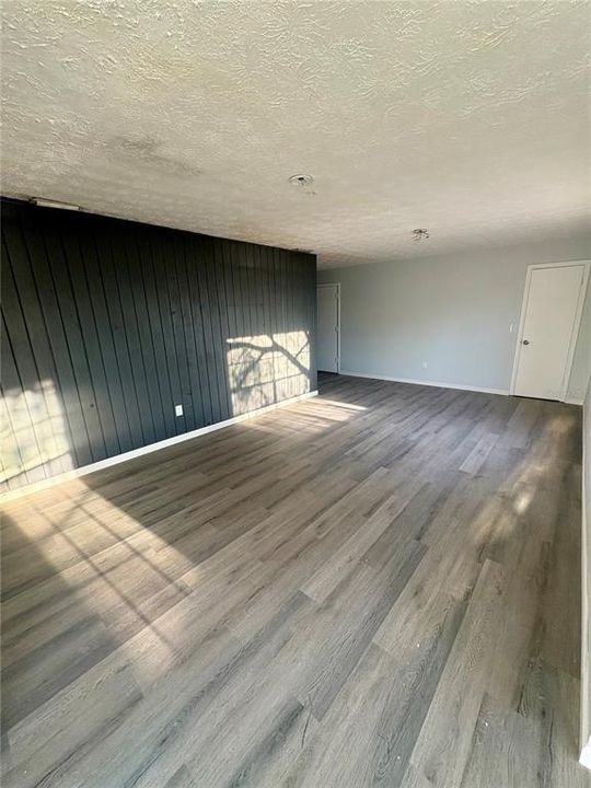 Activo con contrato: $2,200 (3 camas, 2 baños, 1385 Pies cuadrados)