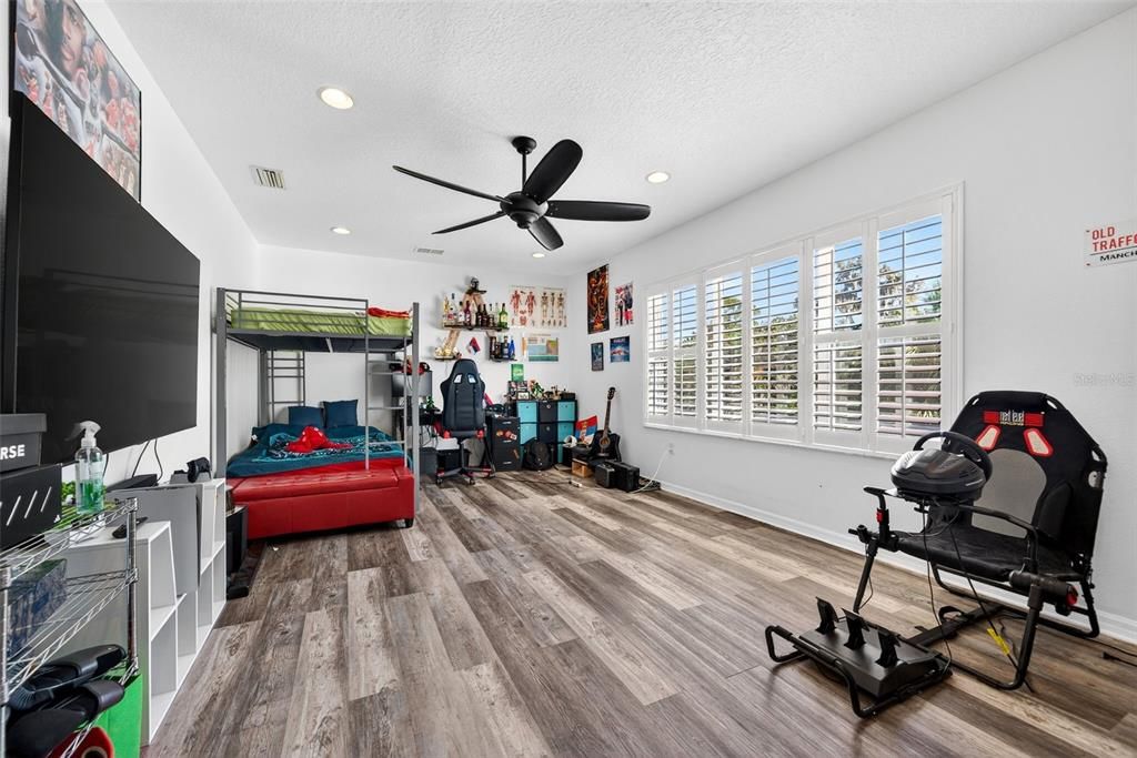 For Sale: $1,200,000 (5 beds, 3 baths, 3661 Square Feet)