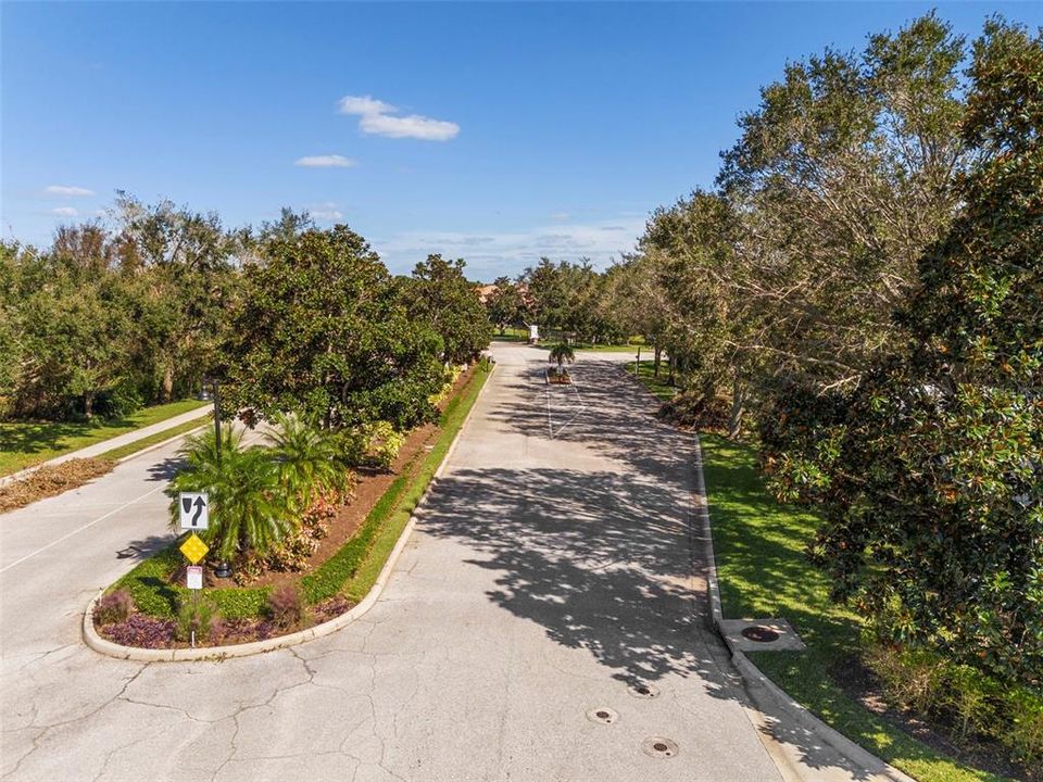 For Sale: $1,200,000 (5 beds, 3 baths, 3661 Square Feet)