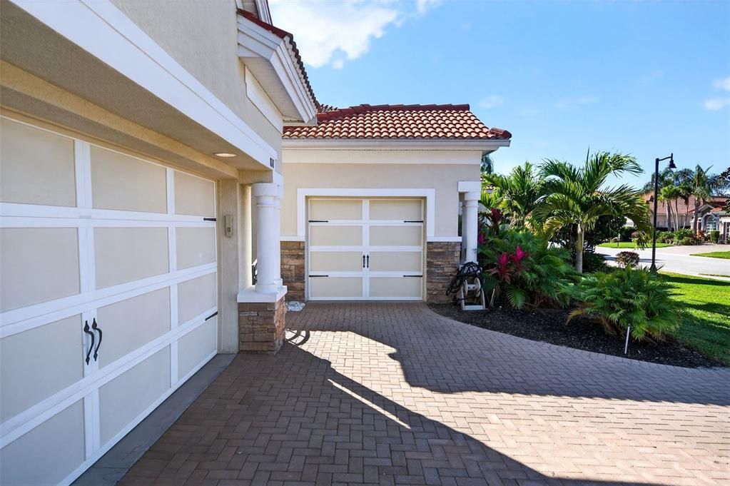 For Sale: $1,200,000 (5 beds, 3 baths, 3661 Square Feet)