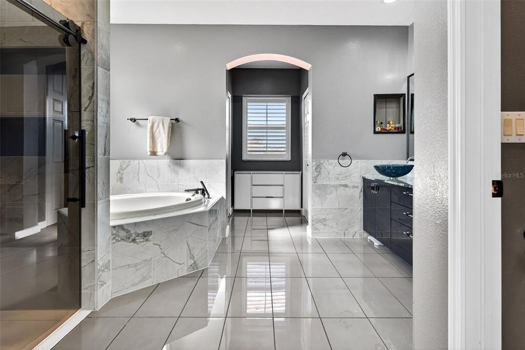 For Sale: $1,200,000 (5 beds, 3 baths, 3661 Square Feet)