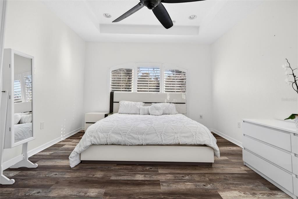 For Sale: $1,200,000 (5 beds, 3 baths, 3661 Square Feet)