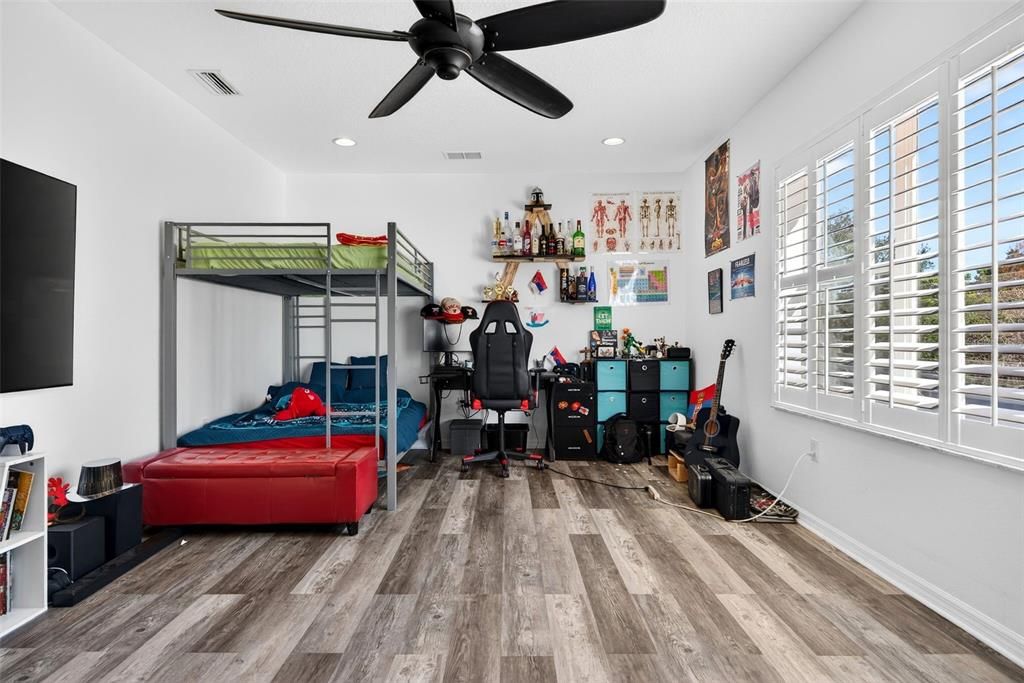 For Sale: $1,200,000 (5 beds, 3 baths, 3661 Square Feet)