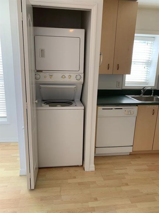 В аренду: $1,800 (2 спален, 1 ванн, 700 Квадратных фут)