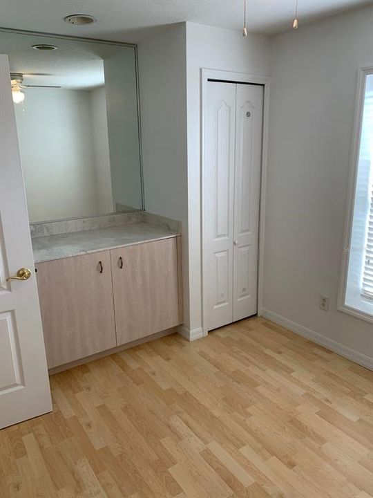 В аренду: $1,800 (2 спален, 1 ванн, 700 Квадратных фут)