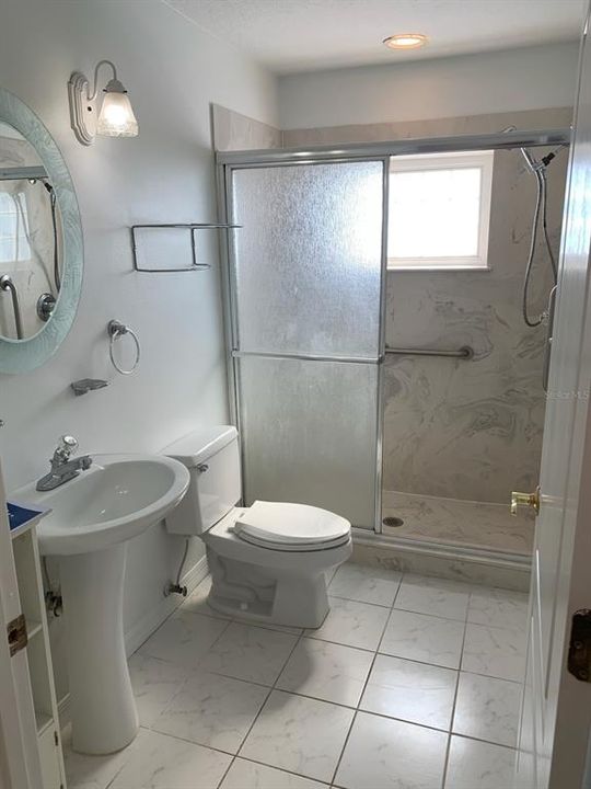 В аренду: $1,800 (2 спален, 1 ванн, 700 Квадратных фут)