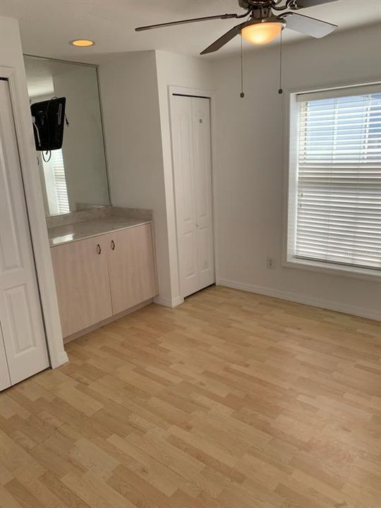 В аренду: $1,800 (2 спален, 1 ванн, 700 Квадратных фут)