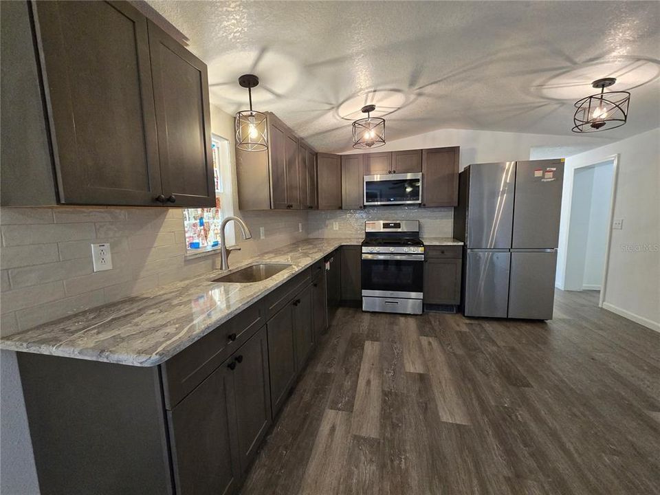 En Venta: $215,000 (3 camas, 2 baños, 1144 Pies cuadrados)