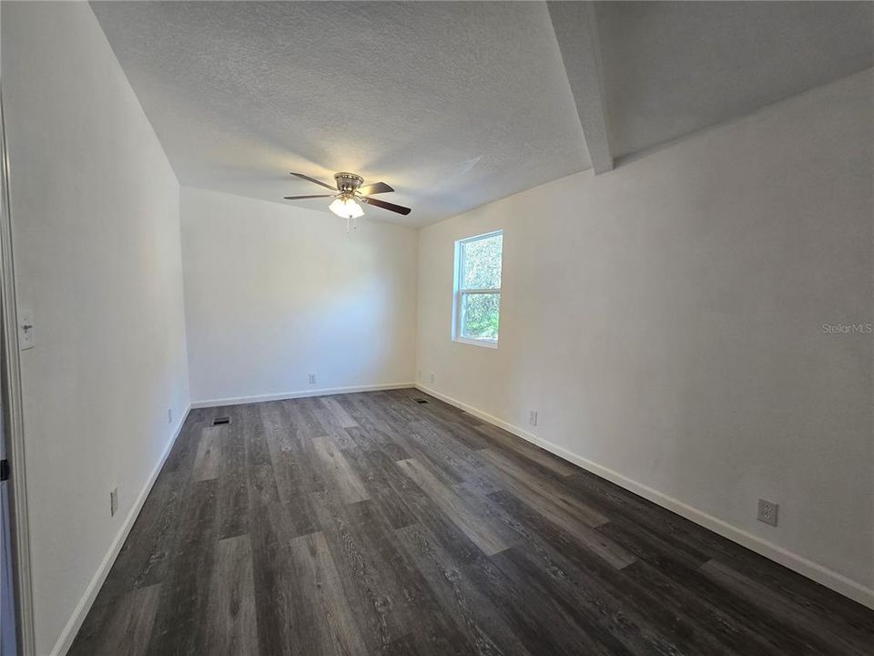 En Venta: $215,000 (3 camas, 2 baños, 1144 Pies cuadrados)