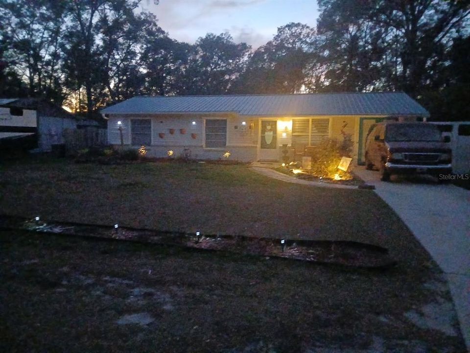 En Venta: $299,900 (4 camas, 3 baños, 1615 Pies cuadrados)