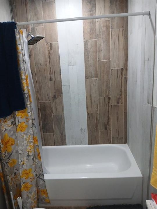 En Venta: $299,900 (4 camas, 3 baños, 1615 Pies cuadrados)