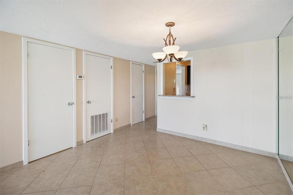 En Venta: $219,900 (2 camas, 1 baños, 1127 Pies cuadrados)