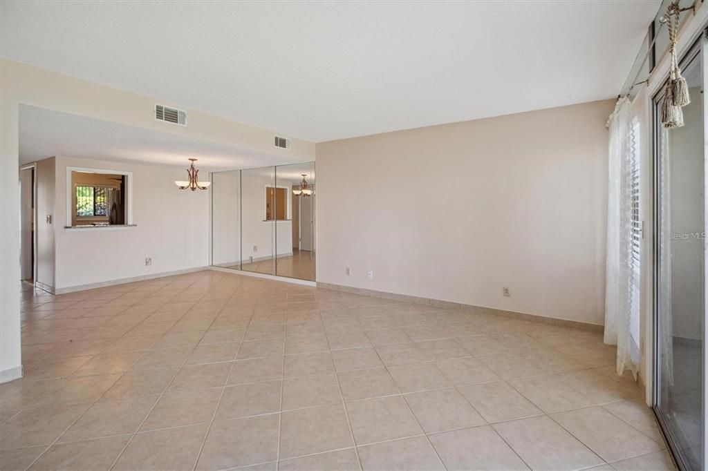En Venta: $219,900 (2 camas, 1 baños, 1127 Pies cuadrados)