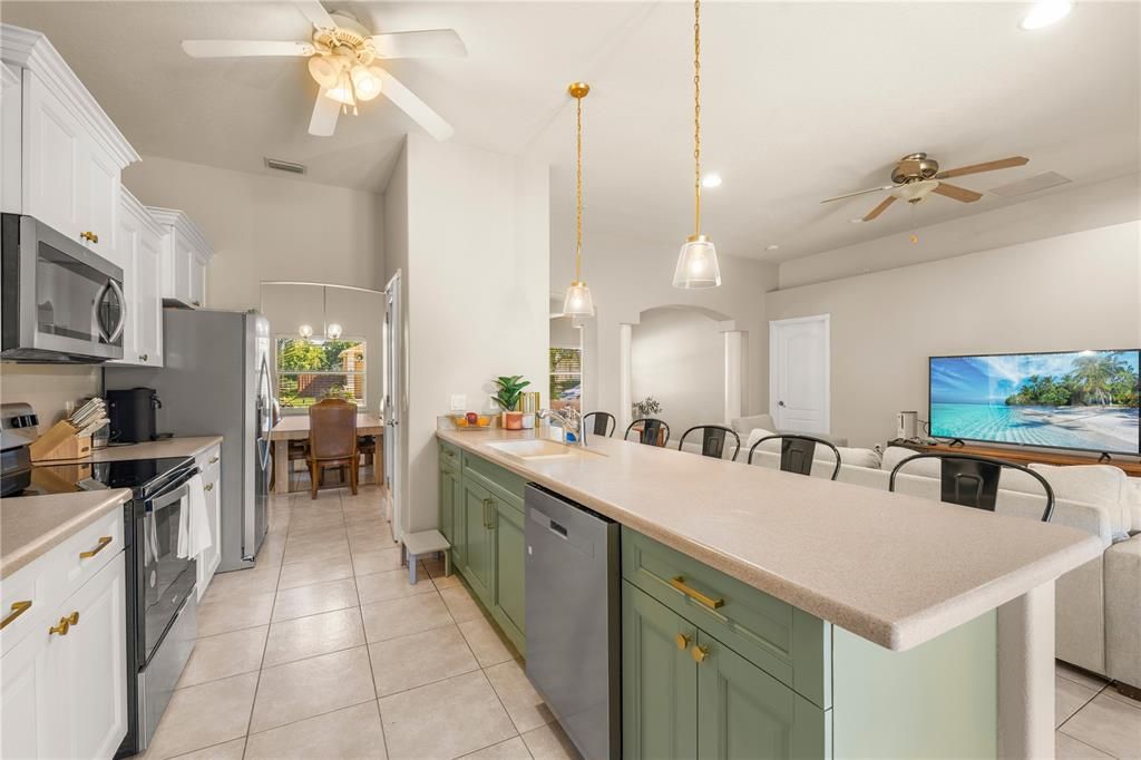 For Sale: $359,000 (4 beds, 2 baths, 1962 Square Feet)