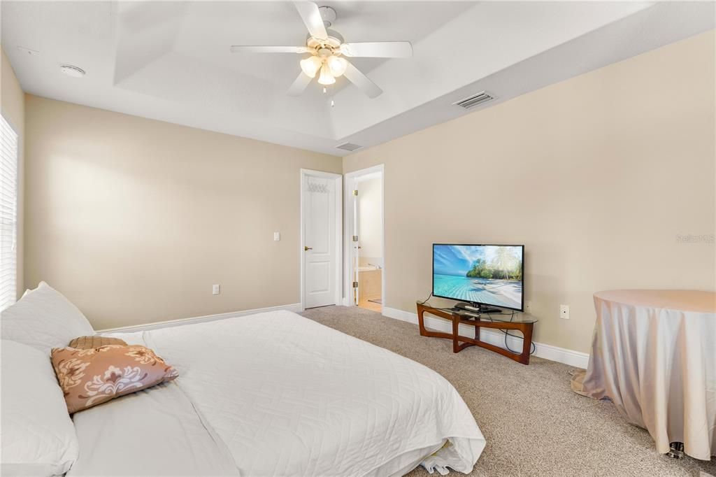 For Sale: $359,000 (4 beds, 2 baths, 1962 Square Feet)