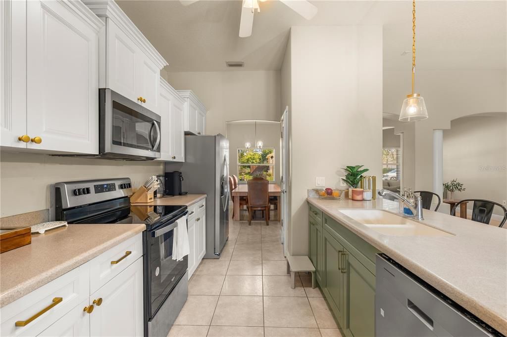 For Sale: $359,000 (4 beds, 2 baths, 1962 Square Feet)