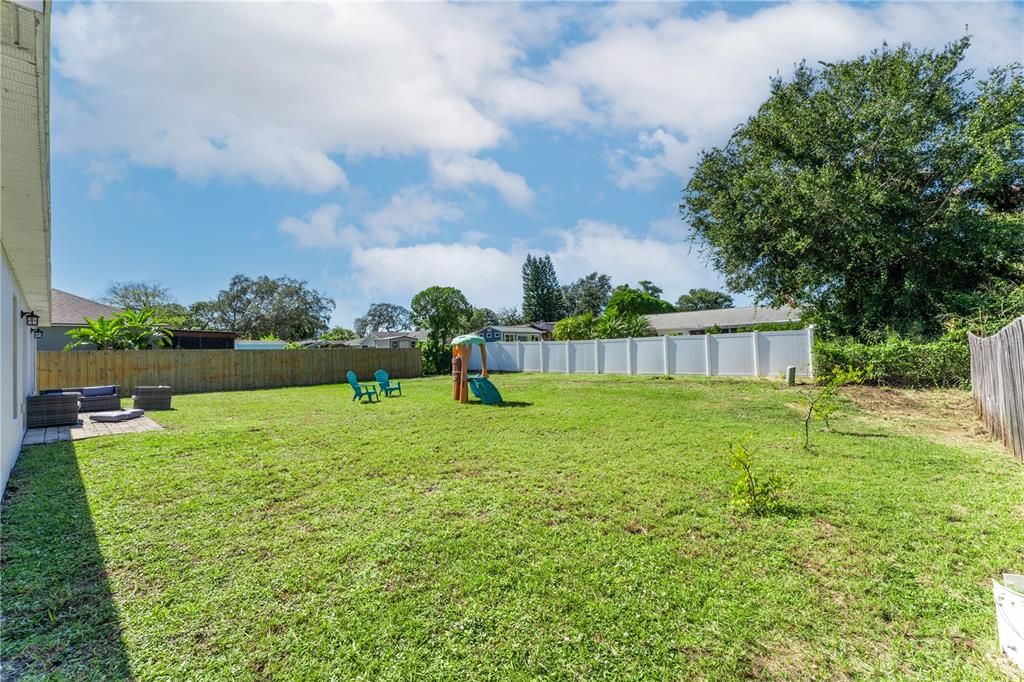 For Sale: $359,000 (4 beds, 2 baths, 1962 Square Feet)