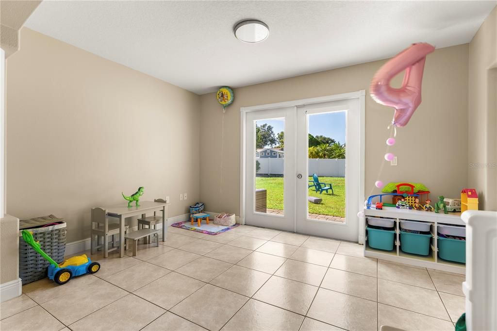 For Sale: $359,000 (4 beds, 2 baths, 1962 Square Feet)