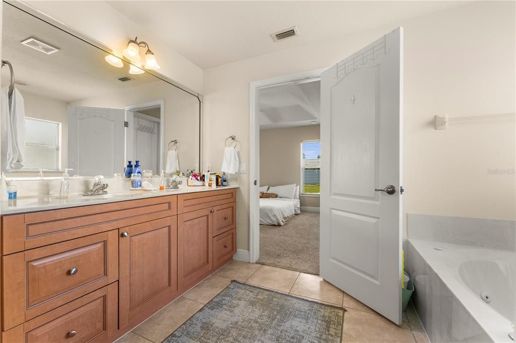 For Sale: $359,000 (4 beds, 2 baths, 1962 Square Feet)