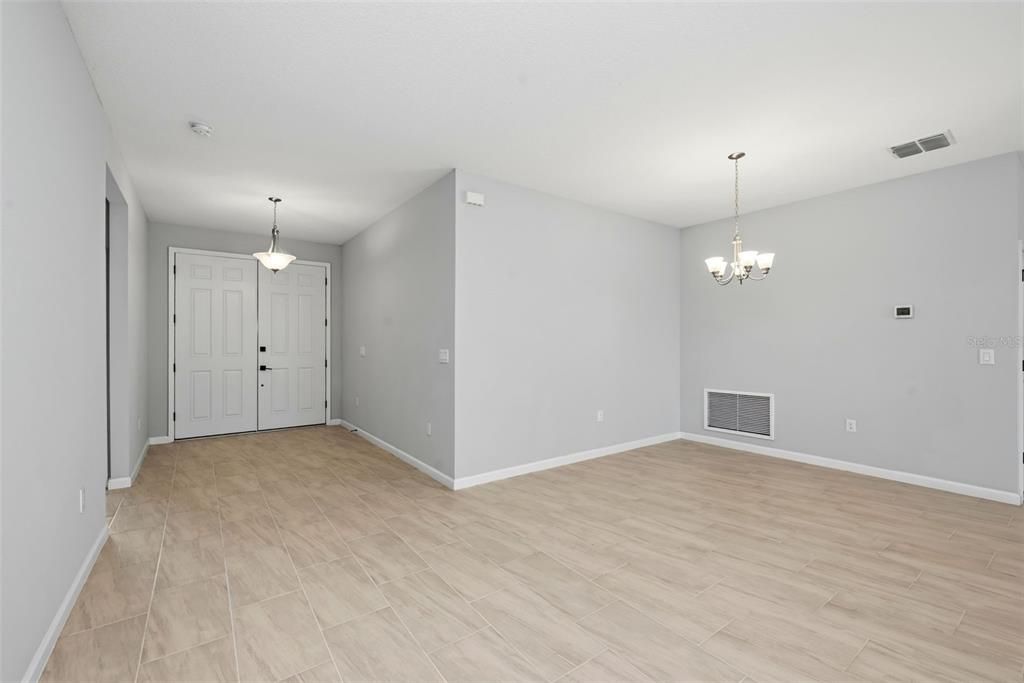Activo con contrato: $449,900 (4 camas, 3 baños, 2504 Pies cuadrados)