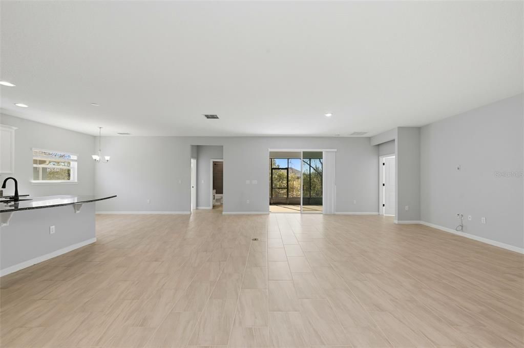 Activo con contrato: $449,900 (4 camas, 3 baños, 2504 Pies cuadrados)