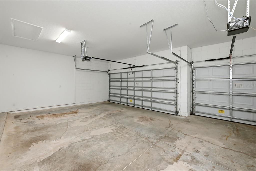 Activo con contrato: $449,900 (4 camas, 3 baños, 2504 Pies cuadrados)