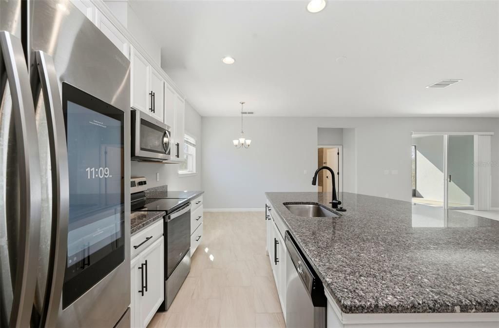 Activo con contrato: $449,900 (4 camas, 3 baños, 2504 Pies cuadrados)