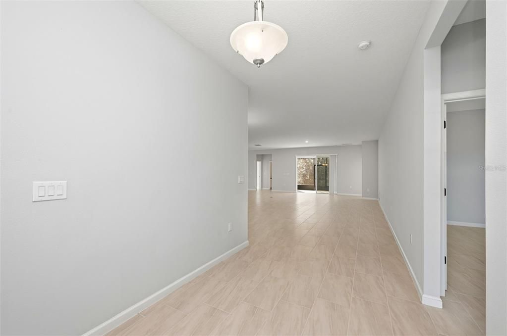 Activo con contrato: $449,900 (4 camas, 3 baños, 2504 Pies cuadrados)