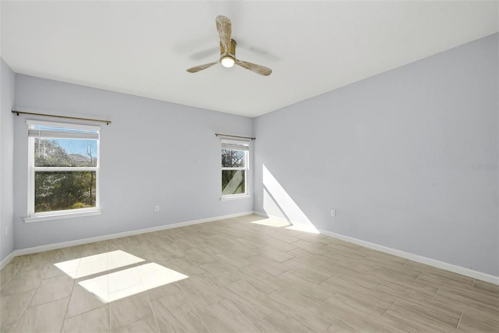 Activo con contrato: $449,900 (4 camas, 3 baños, 2504 Pies cuadrados)