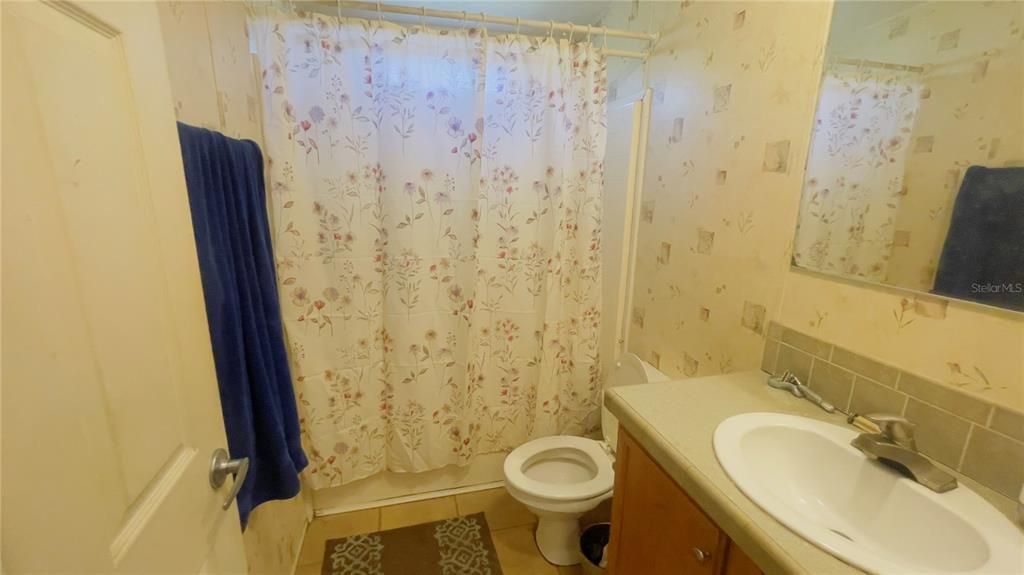 На продажу: $194,900 (3 спален, 2 ванн, 1984 Квадратных фут)