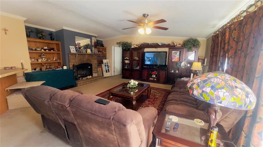 На продажу: $194,900 (3 спален, 2 ванн, 1984 Квадратных фут)