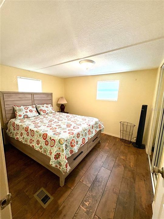 For Sale: $174,900 (2 beds, 1 baths, 728 Square Feet)