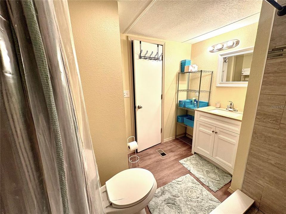 For Sale: $174,900 (2 beds, 1 baths, 728 Square Feet)