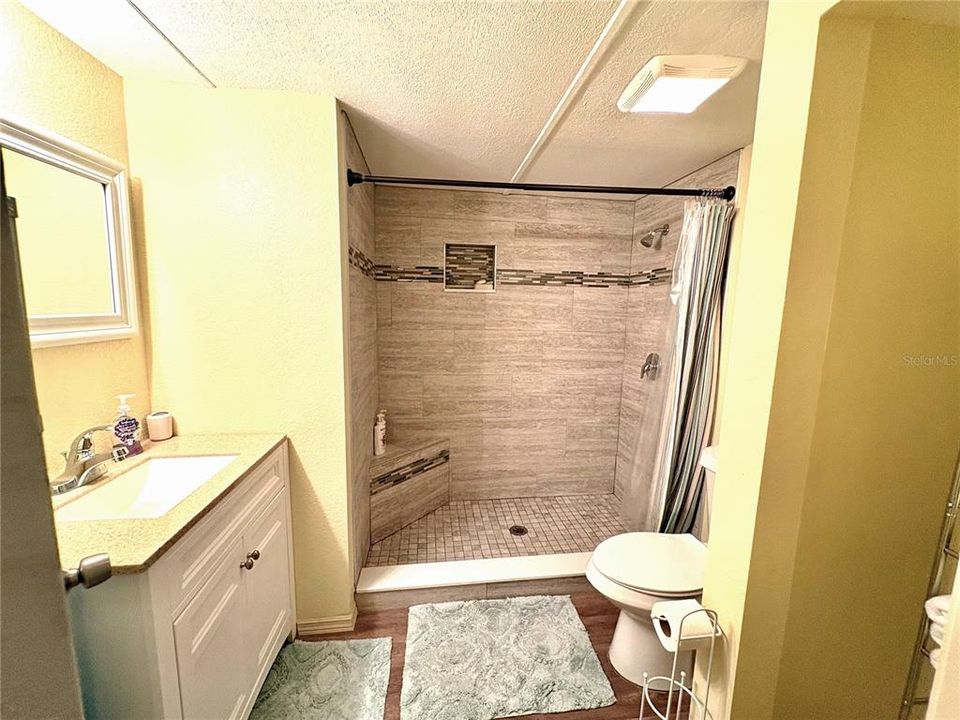 For Sale: $174,900 (2 beds, 1 baths, 728 Square Feet)