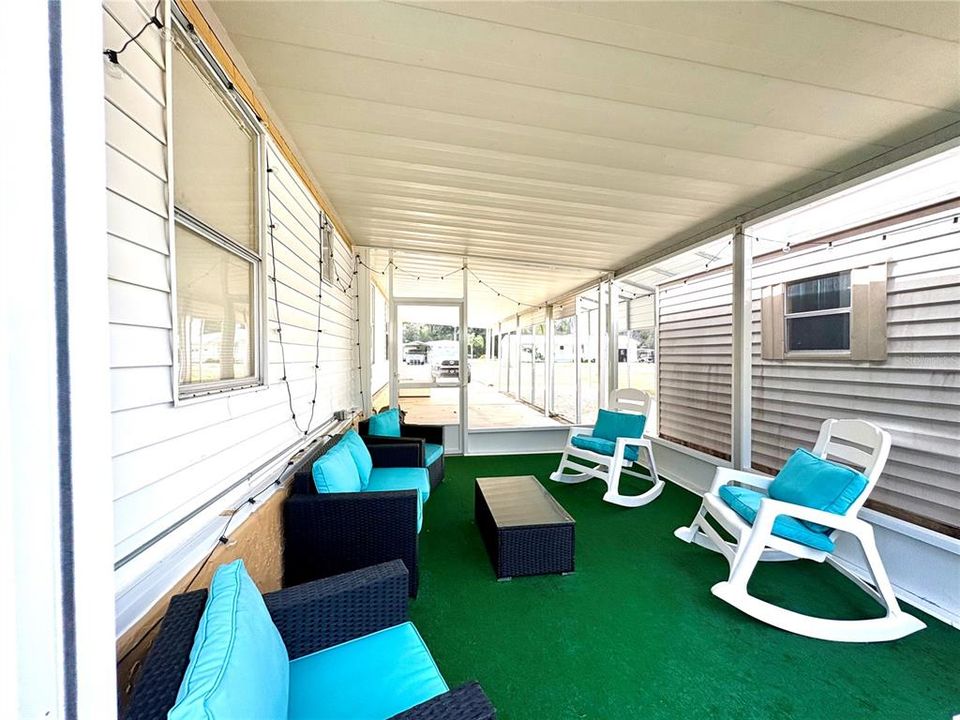 For Sale: $174,900 (2 beds, 1 baths, 728 Square Feet)