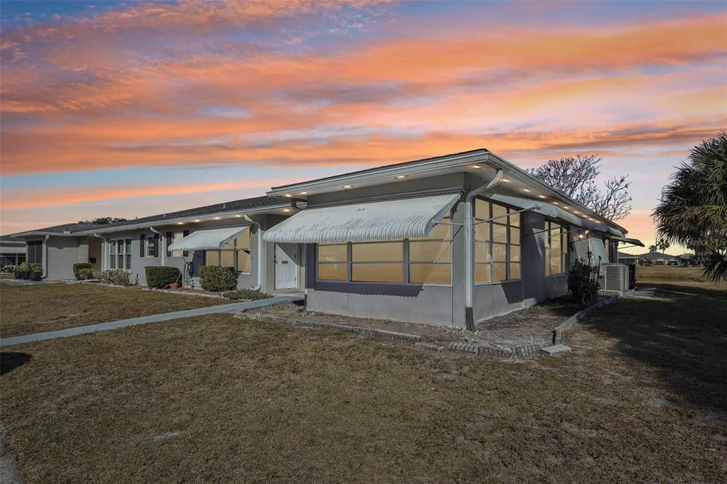 For Sale: $205,000 (2 beds, 2 baths, 1127 Square Feet)
