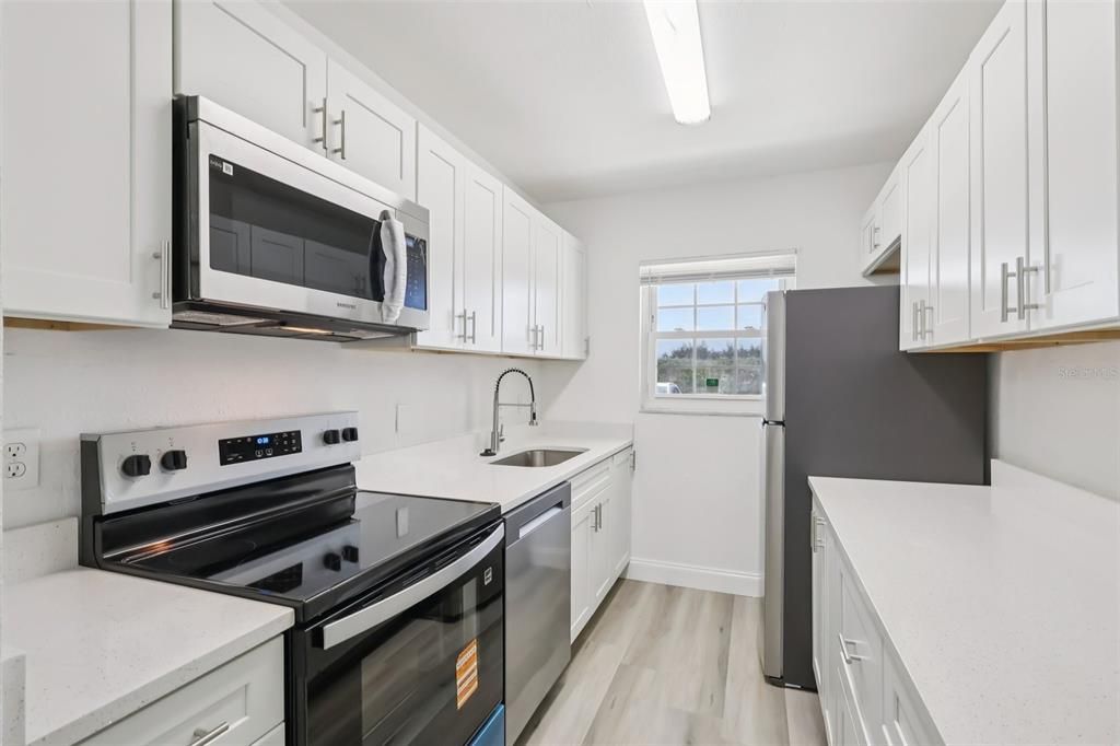For Sale: $205,000 (2 beds, 2 baths, 1127 Square Feet)