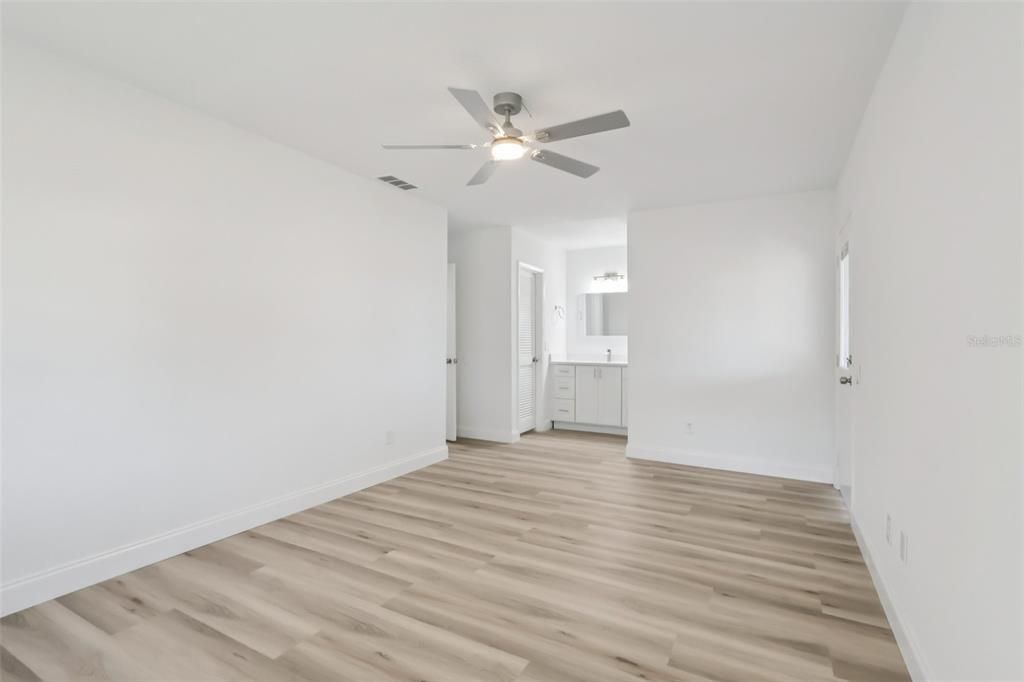 For Sale: $205,000 (2 beds, 2 baths, 1127 Square Feet)