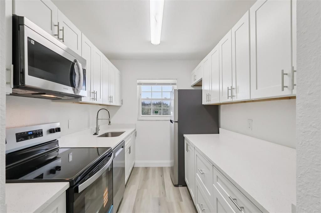 For Sale: $205,000 (2 beds, 2 baths, 1127 Square Feet)