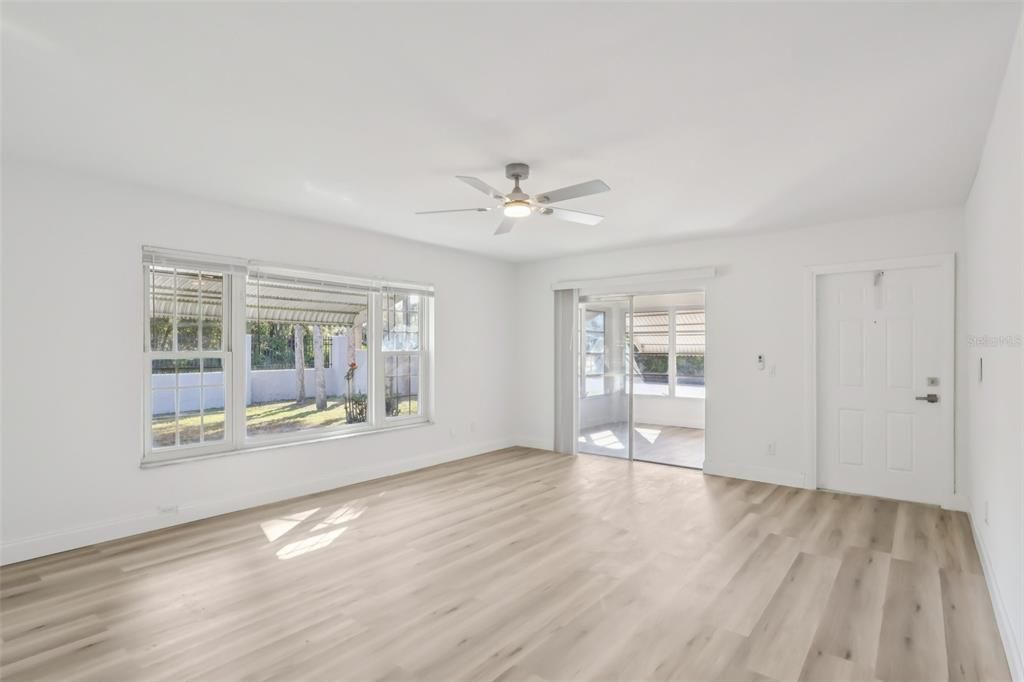 For Sale: $205,000 (2 beds, 2 baths, 1127 Square Feet)
