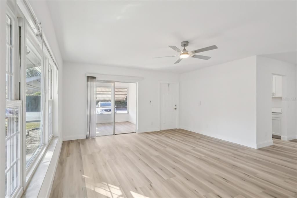 For Sale: $205,000 (2 beds, 2 baths, 1127 Square Feet)