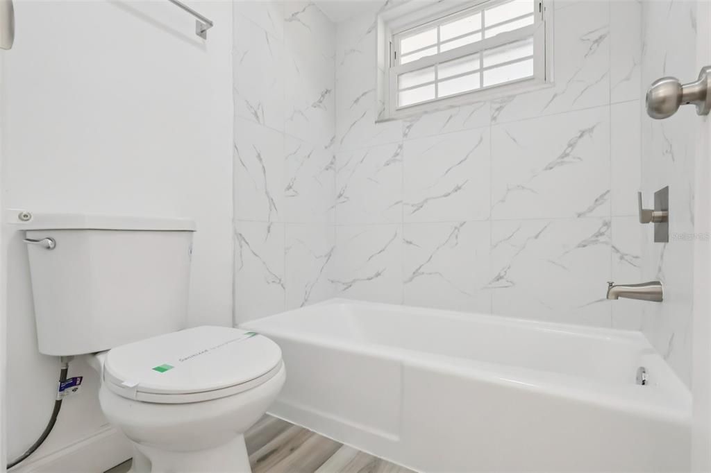 For Sale: $205,000 (2 beds, 2 baths, 1127 Square Feet)