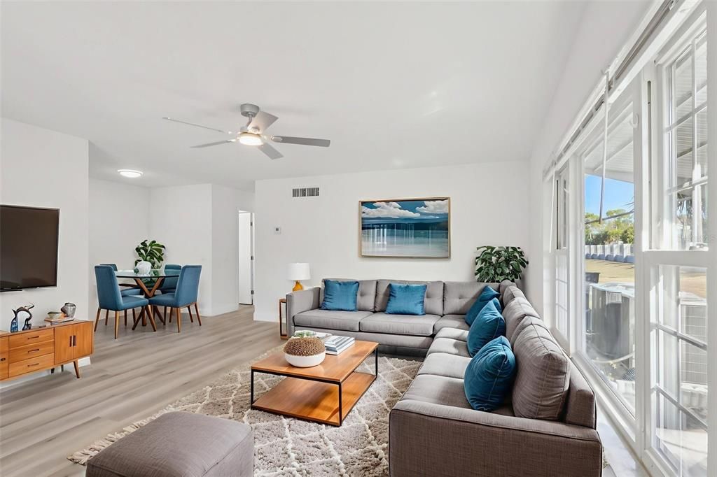 For Sale: $205,000 (2 beds, 2 baths, 1127 Square Feet)